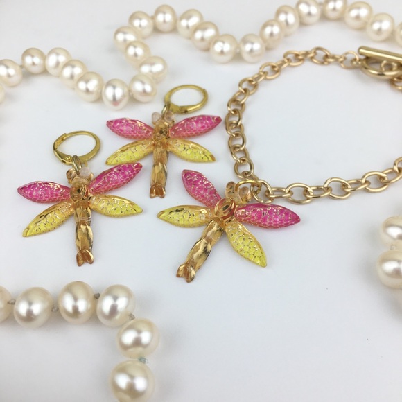 ✨ DRAGONFLY GOLD CHARM BRACELET EARRING SET✨ - Picture 2 of 3